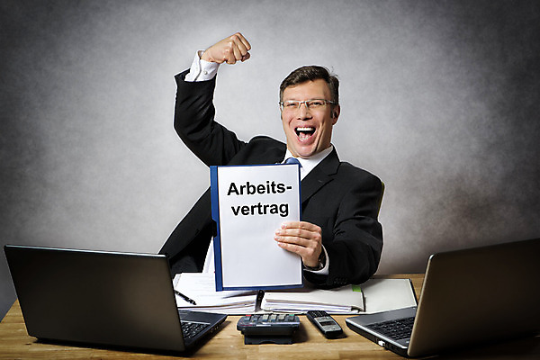 포토 JPG 해외이미지 백인 직업 손 응시 남자 행복 종이 무기 백그라운드 비즈니스 성공 한명 사람 정장 사무실 힘 주먹 거래 흰색 잡기 비즈니스맨 계약 흥분 경영 고용 승자 필승 해외202004 해외포토 서양인 1 시선 옷 감정 컬러 컨셉 모션 신체부위 구직 우승 직장인 채용 파일형식 이미지허브