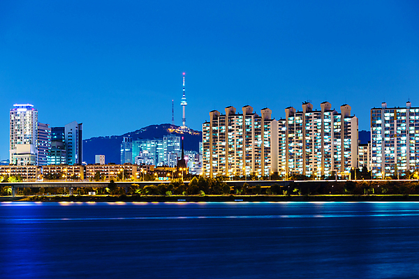 포토 JPG 해외이미지 야경 아파트 서울 한국 사람없음 야외 건물 강 도시풍경 도시 도심 대도시 남산타워 해외202004 해외포토 건축물 아시아 주택 풍경 야간 남산 파일형식 풍경_경치 이미지허브