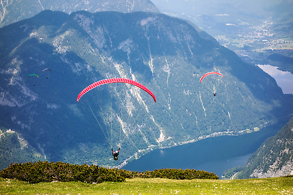 포토 JPG 해외이미지 주간 하늘 산 사람없음 야외 비행 자신감 고독 속도 낙하산 패러글라이딩 글라이더 해외202004 해외포토 자연요소 감정 스포츠 파일형식 이미지허브
