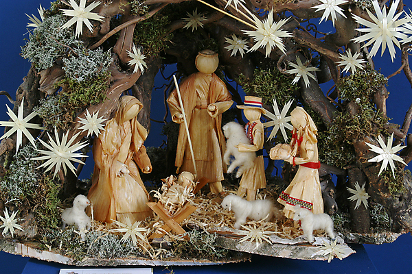 포토 JPG 해외이미지 남자 행복 종교 크리스마스 엄마 휴가 천사 기념 사람없음 장식 교회 평화 성경 기도 아기 예수 영혼 아빠 성자 야간 왕 장면 신성 양고기 요셉 신앙심 해외202004 해외포토 자연요소 기념일 감정 기독교 컨셉 종교용품 가족 종교건축 육류 사람 건물 신_종교 파일형식 이미지허브