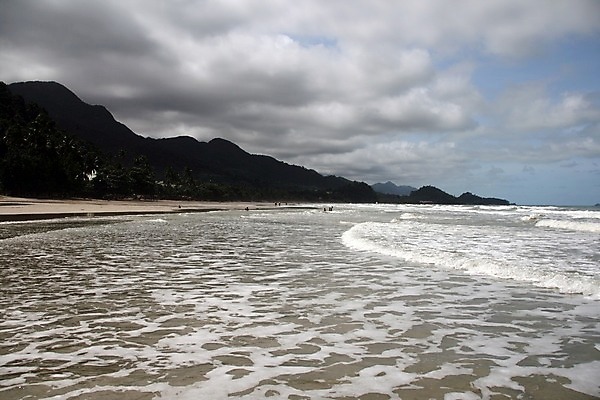 포토 JPG 해외이미지 옷 여자 남자 아시아 모래 스포츠 파도 바다 섬 여행 포즈 티셔츠 태국 자연 휴가 서기 사람 사람없음 물 여행객 걷기 사진촬영 발사 슛 내추럴 이국적 해외202004 해외포토 자연요소 나라 셔츠 모션 촬영 생태계 파일형식 이미지허브