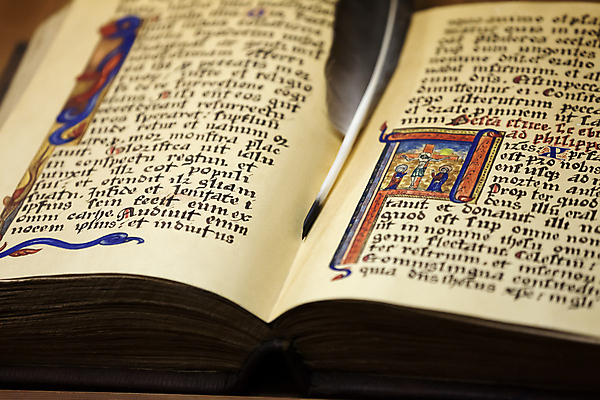 포토 JPG 해외이미지 교육 종교 종이 백그라운드 컨셉 캘리그라피 텍스트 날씨 유물 잉크 아이디어 이야기 미술 사람없음 책 독서 펜 갈색 성경 골동품 덮개 흰색 기록 얼룩 오픈 역사 도서관 황폐 편지 심볼 깃털 질감 문서 복고 과거 문학 페이지 찢어짐 고립 구식 깃털펜 양피지 옛날 원고 지능 회복 노화 해외202004 해외포토 전통 컬러 종교용품 모션 문화예술 필기구 뚜껑 파일형식 이미지허브