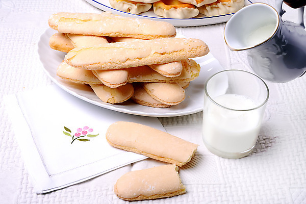 포토 JPG 해외이미지 전통 음식 재료 디저트 쟁반 사람없음 쿠키 케이크 계란 이탈리아 빵집 이탈리아음식 달콤 아침식사 설탕 굽기 흰배경 양배추 레시피 고립 페스츄리 티라미수 해외202004 해외포토 유럽 빵 백그라운드 채소 서양음식 상점 알 식사 흰색 맛 구이 파일형식 이미지허브