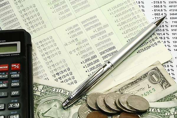 포토 JPG 해외이미지 종이 컨셉 비즈니스 성공 한국 사람없음 금융 경제 숫자 달러 동전 공백 계산기 정보 유로 수학 퍼센트 계산 닫기 계획 분석 무역 보고서 서식 문서 투자 상업 이익 영수증 수익 가치 회계 빚 경영 계좌 세금 수입 예산 적자 해외202004 해외포토 문자 산업 아시아 돈 교과목 모션 문구용품 장비 특수기호 파일형식 이미지허브