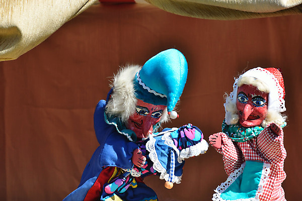 포토 JPG 해외이미지 전통 얼굴 휴가 사람없음 야외 목재 빨간색 초록색 여름 컬러풀 공연 무대 아기 커튼 유머 극장 쇼 드라마 연예인 연극 꼭두각시 빅토리아 해외202004 해외포토 나무 직업 계절 감정 컬러 재료 문화예술 사람 이벤트 신체부위 파일형식 이미지허브