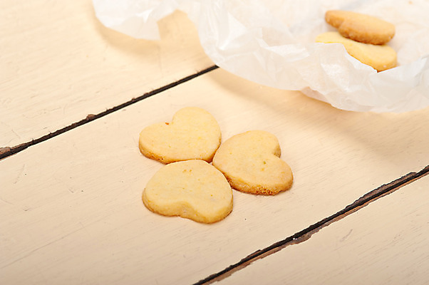 포토 JPG 해외이미지 디저트 사람없음 쿠키 하트 포장지 베이지색 종이호일 해외202004 해외포토 모양 음식 컬러 포장 파일형식 이미지허브