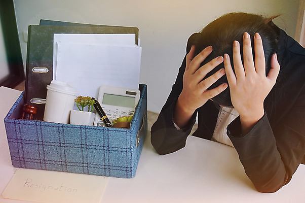 포토 JPG 해외이미지 직업 여자 생각 비즈니스 모션 새로움 주택 직장 실내 사람 동양인 사람없음 상자 사무실 상점 흰색 잡기 업무 비즈니스우먼 주식 상인 책상 창고 테이프 패키지 수납 무거움 소매 주인 적재 물류 짐싸기 판지 삭제 다락방 떠남 분배 어려움 해외202004 해외포토 컬러 가구 컨셉 회사 문구용품 인종 내부 건물 금융 작업 직장인 무게 파일형식 이미지허브