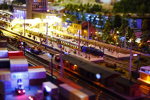 포토 JPG 해외이미지 교통시설 자동차 사람없음 장난감 미니어처 기차 도시 역 교차로 오브젝트 선로 해외202004 해외포토 길 육상교통 교통 대중교통 모형 시설 파일형식 이미지허브