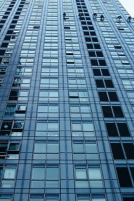 포토 JPG 해외이미지 직업 외관 남자 비즈니스 창문 유리 노동자 사람없음 야외 건물 파란색 사무실 반사 탑 고층빌딩 줄무늬 거울 장비 도시 작업 그룹 재산 수리 위험 서비스 시설 오르기 장면 닦기 세탁기 청소부 유지 경영 설치 해외202004 해외포토 건축물 컬러 컨셉 무늬 모션 재질 사람 빌딩 금융 가전제품 파일형식 이미지허브