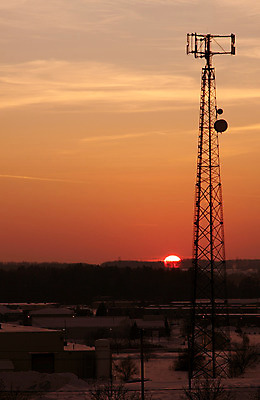 포토 JPG 해외이미지 실루엣 겨울 오렌지 통신 하늘 세포 사람없음 세로 스마트폰 태양 반사 일출 탑 자료 일몰 정보 무선전화기 전화기 수화기 신호 부름 멀리 전송 소통 송신기 수평선 해외202004 해외포토 자연요소 건축물 계절 컨셉 과일 모션 촬영기법 핸드폰 스마트기기 노을 파일형식 이미지허브