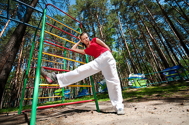 포토 JPG 해외이미지 나무 백인 모델 라이프스타일 긴머리 응시 여자 행복 스포츠 포즈 잎 자연 휴식 건강 한명 사람 성인 야외 빨간색 파란색 빛 갈색 에너지 자유 흰색 신선 정상 숲 해외202004 해외포토 서양인 식물 1 헤어스타일 시선 감정 컬러 컨셉 생활 생태계 파일형식 이미지허브