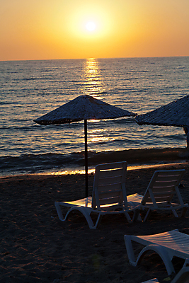 포토 JPG 해외이미지 파도 바다 자연 하늘 아침 풍경 해변 사람없음 야외 빨간색 물 여름 컬러풀 반사 노란색 일출 환경 일몰 활발 만 스페인 황금 고독 저녁 포르투갈 그리스 스카이라인 칠면조 파라다이스 수평선 해외202004 해외포토 주간 자연요소 계절 감정 유럽 컬러 컨셉 조류 노을 야간 생태계 파일형식 이미지허브