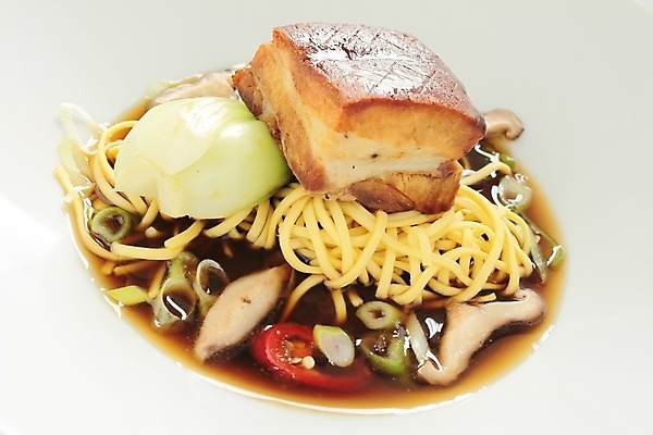 포토 JPG 해외이미지 그릇 음식 육류 돼지고기 요리 동양인 사람없음 중식 식당 식사 저녁식사 중국 면 수프 먹기 매움 점심식사 해외202004 해외포토 식기 아시아 식재료 모션 인종 상점 맛 파일형식 이미지허브