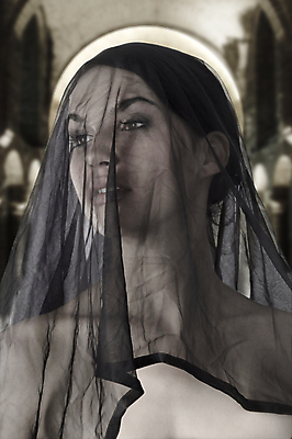 포토 JPG 해외이미지 전통 손 드레스 여자 종교 얼굴 결혼 한명 사람 성인 머리 유행 검은색 이탈리아 할로윈 흰색 입 투명 영혼 신비 심볼 입술 준비 마녀 공상 마법 베일 나쁜 숨기 심각 스타일 해외202004 해외포토 1 옷 유럽 컬러 컨셉 모션 이벤트 신체부위 파일형식 이미지허브