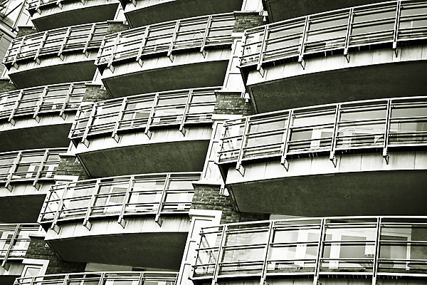 포토 JPG 해외이미지 라이프스타일 건축양식 유리 휴가 아파트 주택 흑백 사람없음 건물 유행 탑 검은색 블록 발코니 도시 플랫 고급 런던 타운 패드 세피아 인구 총각 스타일 해외202004 해외포토 건축물 건축 컬러 컨셉 재질 영국 촬영기법 생활 파일형식 이미지허브