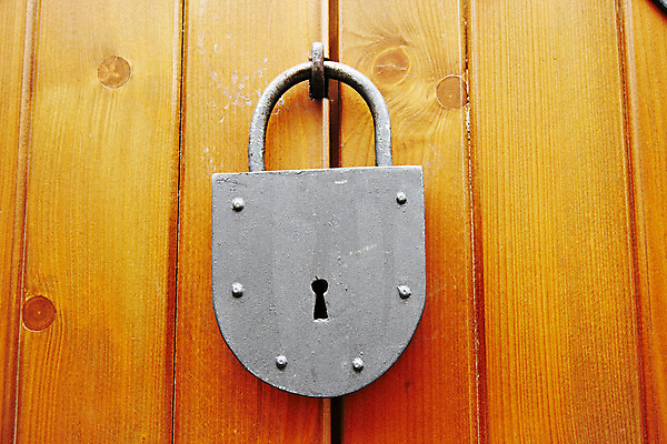 포토 JPG 해외이미지 열쇠 자물쇠 사람없음 문 골동품 입장 심볼 묘사 오브젝트 부식 잠금 옛날 중고 해외202004 해외포토 보안 파일형식 이미지허브