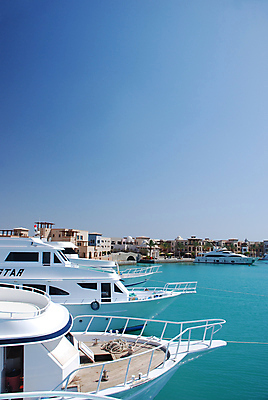 포토 JPG 해외이미지 산업 밧줄 파도 바다 여행 요트 비즈니스 교통시설 자연 하늘 낚시 휴가 항해 사람없음 야외 물 여름 파란색 태양 항구 보트 큼 함선 포트 네비게이션 해외202004 해외포토 자연요소 계절 줄 컬러 교통 배_교통 레저 크기 시설 생태계 파일형식 이미지허브