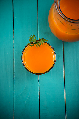 포토 JPG 해외이미지 라이프스타일 음료 음식 다이어트 채소 오렌지 재료 유리 탁자 건강 사람없음 목재 주방 주스 당근 신선 사과 다발 준비 유기농 건강식 내추럴 딜 숙성 스무디 핸드메이드 디톡스 해외202004 해외포토 나무 웰빙 가구 과일 재질 뿌리채소 생활 파일형식 이미지허브