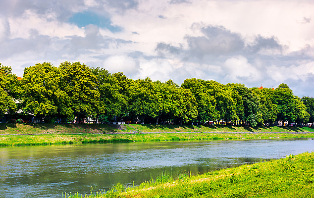 포토 JPG 해외이미지 나무 구름 모션 자연 하늘 날씨 풍경 사람없음 야외 여름 파란색 강 도시풍경 봄 흐름 신선 도시 큼 타운 땅바닥 옛날 인기 현재 해외202004 해외포토 자연요소 식물 계절 컬러 컨셉 바닥 크기 생태계 파일형식 이미지허브