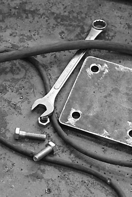 포토 JPG 해외이미지 접시 바닥 사람없음 금속 견과류 스패너 업무 작업실 철 볼트 호스 고무 철강 해외202004 해외포토 식기 재질 공구 작업 파일형식 이미지허브