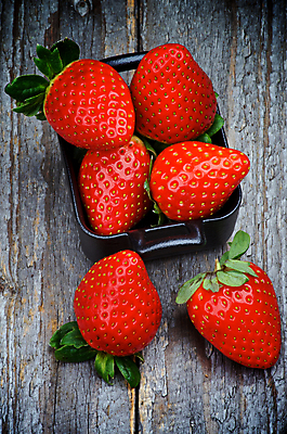 포토 JPG 해외이미지 전신 음식 줄기 패턴 과일 자연 딸기 사람없음 목재 빨간색 초록색 반사 갈색 노란색 검은색 회색 시골 신선 그룹 사발 횡단보도 달콤 배열 상쾌 유기농 질감 날것 베리 흙더미 건강식 고립 숙성 해외202004 해외포토 나무 식물 웰빙 감정 컬러 무늬 재료 흙 사기그릇 보행로 맛 생태계 파일형식 더미 이미지허브