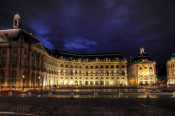 포토 JPG 해외이미지 건축물 건축양식 풍경 사람없음 야외 빛 프랑스 도시 야간 광장 보르도 분수_분수대 해외202004 해외포토 자연요소 건축 유럽 분수대 파일형식 이미지허브