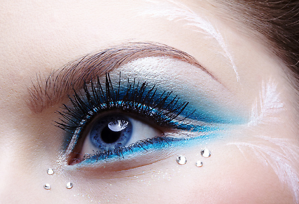 포토 JPG 해외이미지 여자 컨셉 무늬 실내 한명 근접촬영 성인 앞모습 신체부위 파란색 눈화장 큐빅 페이스페인팅 성인여자한명만 해외202004 해외포토 1 뷰포인트 컬러 사람 내부 화장 광석 여자한명만 성인여자만 파일형식 이미지허브