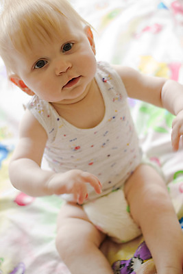 포토 JPG 해외이미지 모델 딸 행복 얼굴 어린이 자연 놀이 미래 새로움 건강 한명 미소 웃음 사람 파란색 청춘 흰색 아기 신생아 오픈 입 달콤 작음 부드러움 세대 돌봄 해외202004 해외포토 1 감정 컬러 컨셉 가족 모션 표정 신체부위 감각 맛 크기 생태계 파일형식 이미지허브