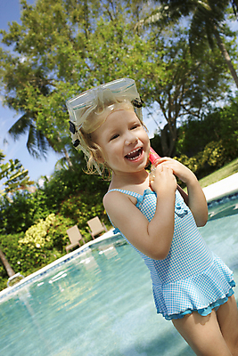 포토 JPG 해외이미지 주간 여자 여유 어린이 수영장 한명 상반신 야외 옆모습 여름휴가 바캉스 스노클링 시원함 스노클링용품 소녀한명만 해외202004 해외포토 자연요소 1 감정 스포츠용품 뷰포인트 휴가 사람 수상스포츠 여자한명만 소녀만 파일형식 여름_계절 이미지허브