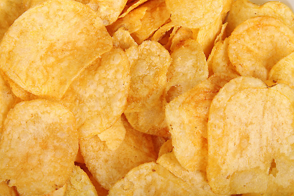 포토 JPG 해외이미지 음식 백그라운드 다이어트 감자 패스트푸드 사람없음 노란색 쌓기 젖음 흰색 최고 플랫 폐기물 소금 칼로리 흙더미 점심식사 고립 얇은 짠맛 해로움 해외202004 해외포토 컬러 컨셉 채소 모션 건강 식사 흙 맛 인스턴트 쓰레기 파일형식 더미 이미지허브