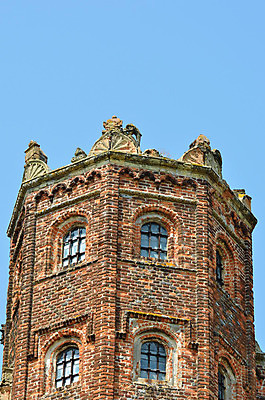 포토 JPG 해외이미지 영어 외관 건축양식 벽돌 영국 잉글랜드 사람없음 건물 탑 역사 닫기 묘사 옛날 해외202004 해외포토 문자 건축물 건축 유럽 모션 파일형식 이미지허브