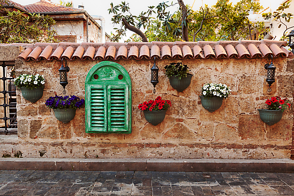 포토 JPG 해외이미지 나무 식물 전통 디자인 외관 꽃 유럽 화분 벽 백그라운드 꽃무늬 건축양식 창문 벽돌 거리 사람없음 야외 장식 빨간색 여름 울타리 컬러풀 마을 정원 수확 골동품 벚꽃 바위 시골 개화 중세 냄비 지중해 복고 타운 칠면조 셔터 옛날 해외202004 튀르키예 해외포토 계절 건축 나라 아시아 바다 컬러 무늬 농업 조류 담장 돌_바위 도시 역사 솥 파일형식 이미지허브