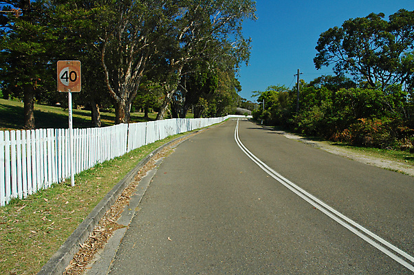 포토 JPG 해외이미지 나무 도로 길 여행 자동차 자연 풍경 사람없음 노란색 여행객 하이킹 운전 시골 호주 사인 시드니 느림 방법 해외202004 해외포토 식물 육상교통 컬러 교통시설 모션 레저 사람 오세아니아 생태계 파일형식 이미지허브
