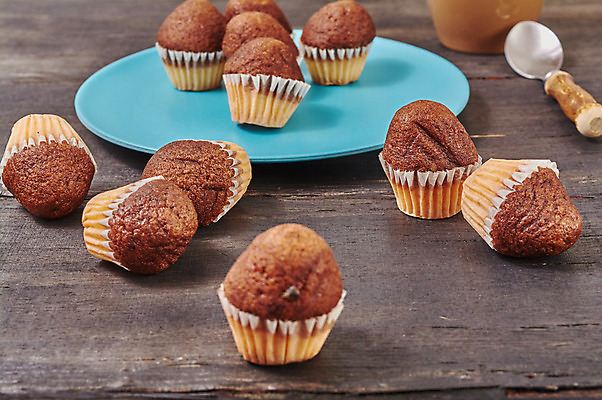 포토 JPG 해외이미지 음식 조각 결혼 백그라운드 디저트 사탕 종류 이벤트 사람없음 장식 갈색 파티 케이크 요식업 초콜릿 빵집 흰색 신선 생일 그룹 달콤 맛 작음 가루 설탕 컵케이크 굽기 블루베리 머핀 칼로리 모음 고립 미니 뷔페 페스츄리 핸드메이드 많음 해외202004 해외포토 기념일 산업 빵 컬러 컨셉 과일 상점 크기 구이 파일형식 이미지허브