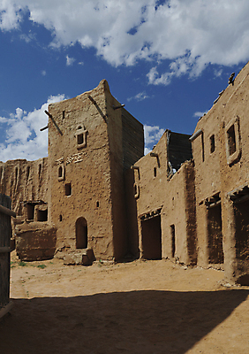 포토 JPG 해외이미지 전통 아시아 문화 벽 여행 건축양식 주택 사람없음 건물 갈색 마을 탑 골동품 도시 수비 중세 역사 황금 중앙 점토 타운 동쪽 밀짚 볏집 옛날 제국 해외202004 해외포토 건축물 건축 나라 컬러 모션 짚 방향 파일형식 이미지허브