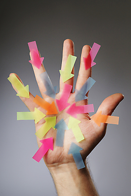 포토 JPG 해외이미지 손 지도 손가락 화살 손바닥 사람없음 컬러풀 가리킴 센터 중앙 방향 혼란 해외202004 해외포토 컬러 컨셉 손짓 신체부위 파일형식 이미지허브