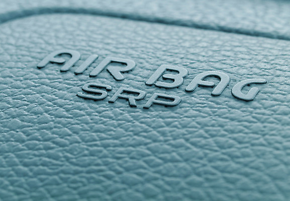 포토 JPG 해외이미지 교통시설 자동차 사람없음 내부 파란색 라벨 검은색 운전 가죽 편지 묘사 보안 전염 계기판 해외202004 해외포토 육상교통 컬러 교통 모션 프레임 안전 질병 시설 감염 파일형식 이미지허브