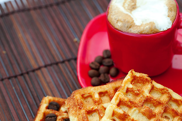 포토 JPG 해외이미지 길 음료 음식 백그라운드 컨셉 디저트 아이디어 그림자 사람없음 목재 컵 가로 빨간색 반사 갈색 우주 검은색 중국 줄무늬 거품 매트 뜨거움 화려 액체 달콤 아침식사 자르기 컵받침 대나무 오브젝트 상쾌 질감 향기 심플 각도 슛 카푸치노 와플 줄서기 해외202004 해외포토 나무 식기 감정 아시아 커피 컬러 무늬 재료 모션 식사 맛 받침대 냄새 파일형식 이미지허브