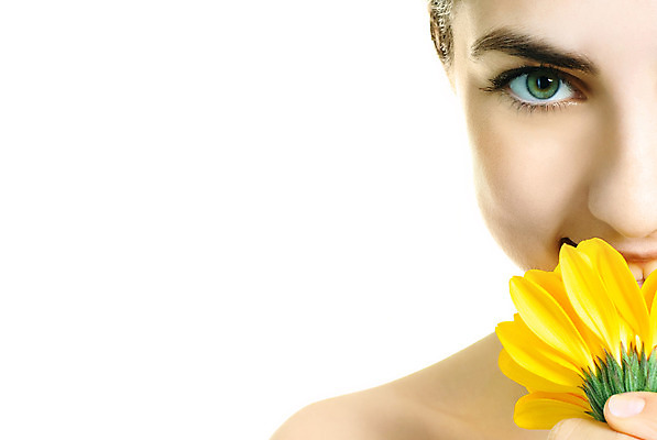 포토 JPG 해외이미지 백인 여자 꽃 행복 얼굴 백그라운드 자연 갈색머리 건강 한명 사람 초록색 노란색 봄 기쁨 흰색 신선 잡기 피부 냄새 아로마 내추럴 고립 해외202004 해외포토 서양인 식물 1 헤어스타일 계절 감정 컬러 모션 신체부위 생태계 파일형식 이미지허브