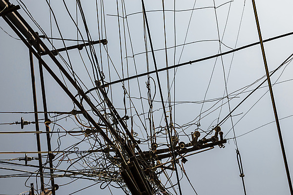 포토 JPG 해외이미지 산업 선 인터넷 통신 태국 하늘 거리 사람없음 힘 흐름 에너지 기둥 네트워크 엉킴 얽힘 연결 전화기 방콕 매듭 전염 철사 봉 문제 흙더미 구식 분배 옛날 현재 혼란 공급 많음 해외202004 해외포토 건축 아시아 컨셉 흙 질병 감염 파일형식 더미 이미지허브