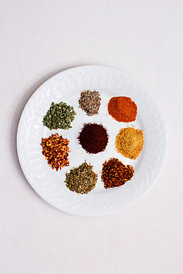 포토 JPG 해외이미지 음식 재료 고추 양파 피망 요리 사람없음 빨간색 요리사 검은색 맛 가루 향신료 후추 성분 해외202004 해외포토 직업 컬러 컨셉 채소 향미료 파일형식 이미지허브