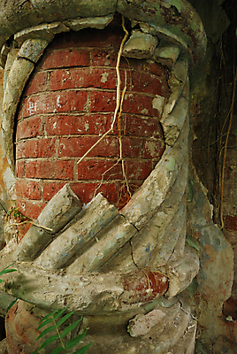 포토 JPG 해외이미지 잎 건축양식 벽돌 주택 사람없음 손상 버리기 옛날 재앙 파멸 혼란 해외202004 해외포토 식물 건축 컨셉 모션 건물 파일형식 소멸 이미지허브