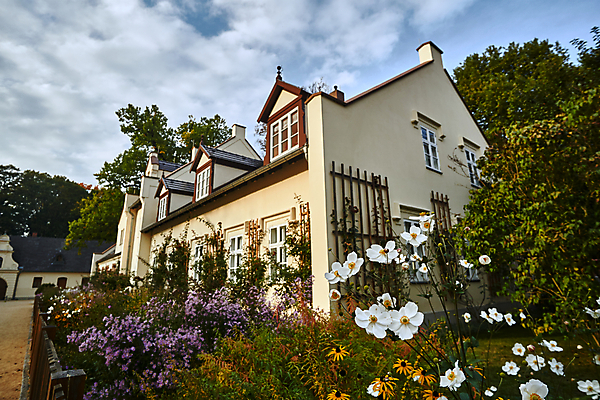 포토 JPG 해외이미지 나무 식물 구름 꽃 유럽 건축양식 창문 하늘 주택 독일 사람없음 울타리 농장 가을 도시 역사 포도나무 해외202004 해외포토 자연요소 계절 건축 나라 농업 건물 담장 과일나무 파일형식 이미지허브