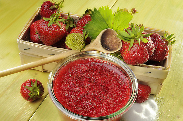 포토 JPG 해외이미지 열매 음식 과일 딸기 디저트 사람없음 빨간색 여름 바구니 주방 시장 달콤 아침식사 잼 설탕 날것 해외202004 해외포토 식물 계절 컬러 식사 소스_음식 맛 파일형식 이미지허브