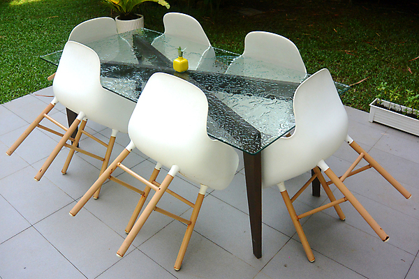 포토 JPG 해외이미지 디자인 가구 백그라운드 의자 유리 탁자 표면 회의 날씨 새로움 협상 앉기 사람없음 내부 물 빛 식사 거래 젖음 흰색 물방울 액체 떨어짐 매끈함 이슬 6 빗방울 구슬 순수 원예 안락의자 대칭 땅바닥 외교 스타일 해외202004 해외포토 자연요소 컬러 생활용품 컨셉 비즈니스 모션 재질 바닥 취미 숫자 감각 비_날씨 파일형식 이미지허브