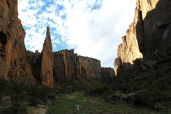 포토 JPG 해외이미지 도로 여행 자연 산 풍경 사람없음 빨간색 컬러풀 노란색 여행객 골짜기 계곡 미국 트래킹 하이킹 사막 바위 위험 큼 언덕 부식 암초 남쪽 아르헨티나 루트 지질학 해외202004 해외포토 교육 길 컬러 컨셉 북아메리카 교통시설 레저 사람 돌_바위 남아메리카 크기 방향 생태계 파일형식 이미지허브