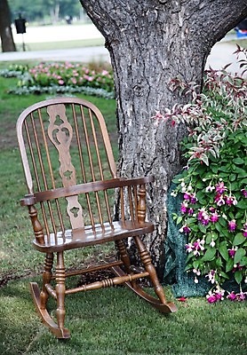 포토 JPG 해외이미지 할아버지 꽃 할머니 가구 꽃무늬 의자 자연 휴식 앉기 사람없음 야외 목재 장식 정원 수확 골동품 은퇴 갑판 옛날 조부모 해외202004 해외포토 나무 식물 여자 노년 남자 생활용품 컨셉 무늬 농업 배_교통 재료 가족 모션 생태계 파일형식 이미지허브