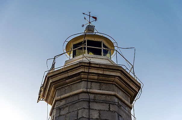포토 JPG 해외이미지 바다 건축양식 주택 등대 항해 안전 해변 사람없음 빛 태양 바위 정상 묘사 멀리 천연기념물 고립 자동 해외202004 해외포토 자연요소 건축 배_교통 건물 돌_바위 파일형식 이미지허브