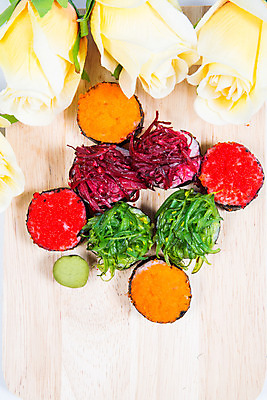 포토 JPG 해외이미지 전통 접시 아시아 문화 음식 바다 잎 다이어트 채소 밥 오이 건강 어류 요리 동양인 사람없음 주방 식당 일본 식사 저녁식사 초밥 신선 해조류 맛 고추냉이 참치 먹기 장어 레몬 해산물 준비 롤 연어 모음 아보카도 점심식사 일본음식 해외202004 해외포토 식물 식기 나라 컨셉 과일 모션 인종 상점 수중동물 양념 해양식물 파일형식 이미지허브