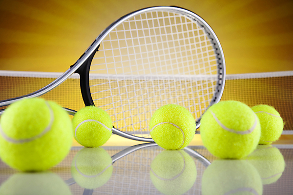 포토 JPG 해외이미지 실내 사람없음 반사 테니스 테니스라켓 테니스용품 네트 테니스공 주황색배경 해외202004 해외포토 스포츠용품 스포츠 백그라운드 공 내부 구기 주황색 라켓 파일형식 이미지허브